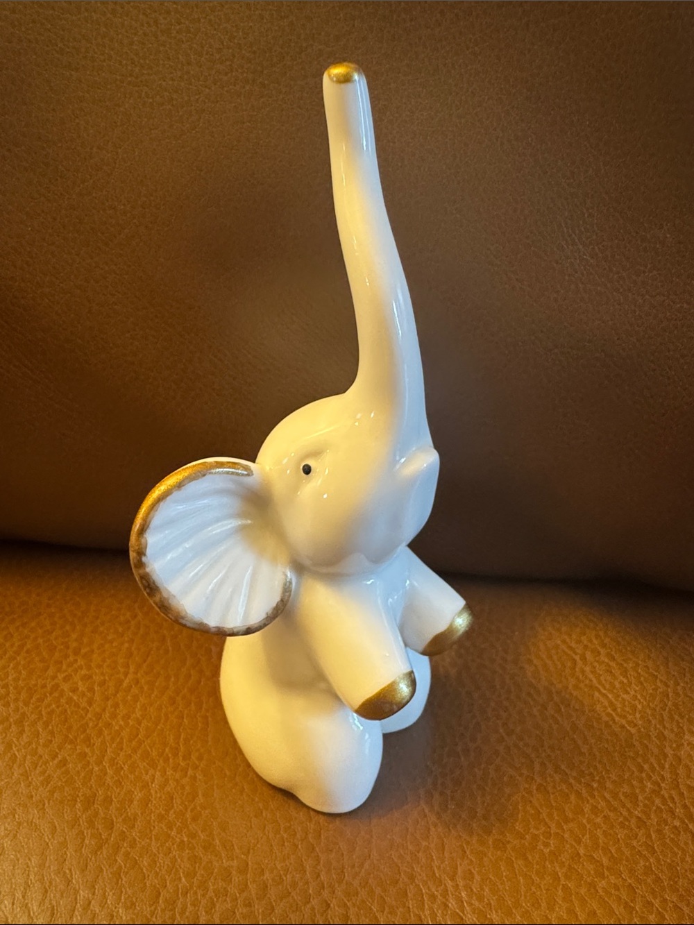 White & Gold porcelain elephant ring holder